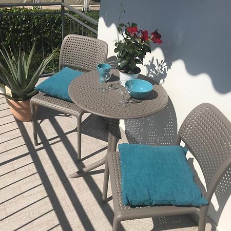 Blue Apartment - A Due Passi Dal Lago, Parcheggio Privato Lazise Exterior foto